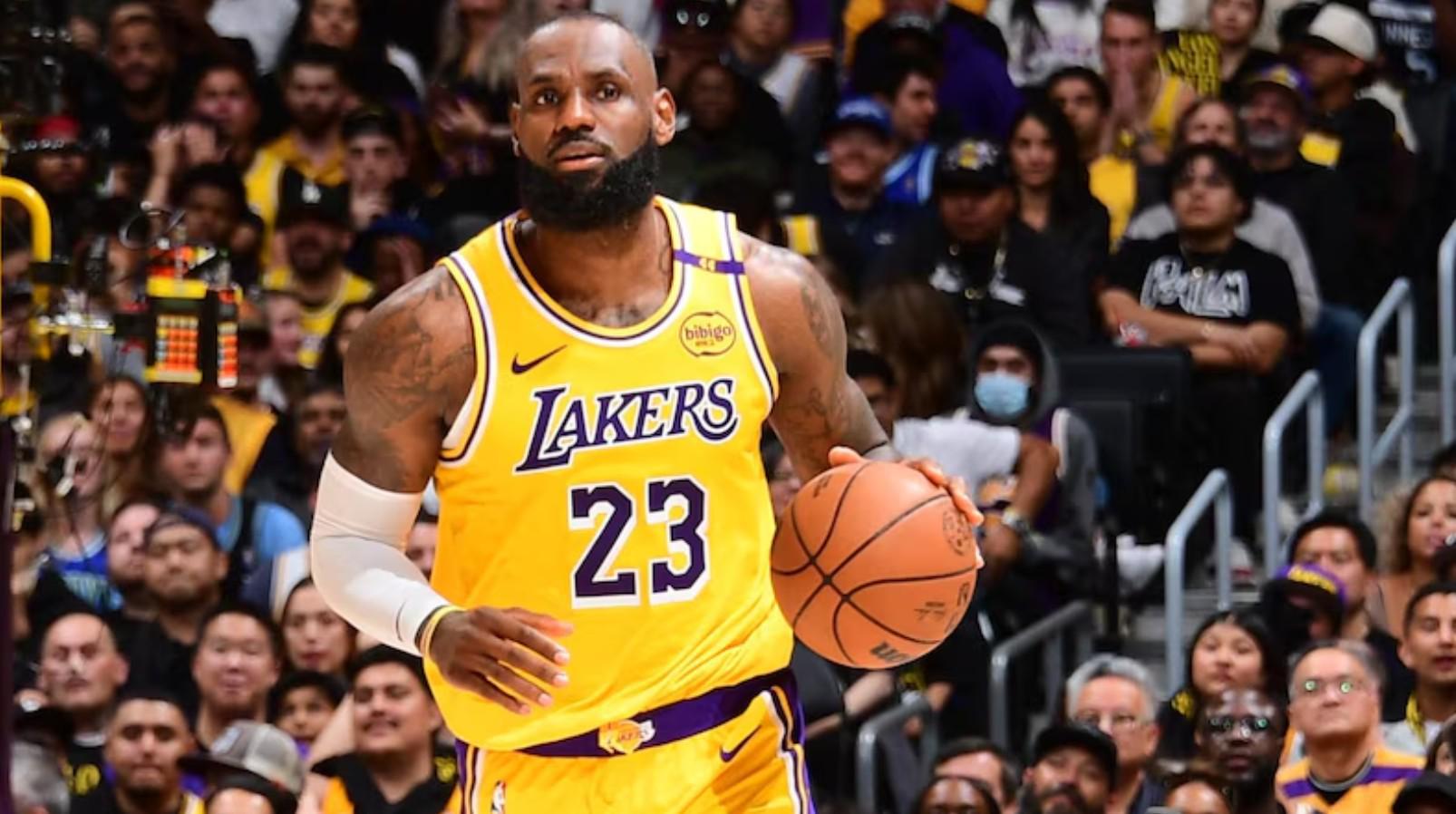 记者：独行侠不会交易詹姆斯，只会在他是自由球员时尝试行动