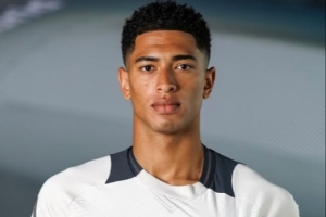 亚博-贝林厄姆社媒鼓励球队：坚持到底，加油皇马！