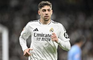 亚博-该如何选择？阿斯：安切洛蒂正在研究巴尔韦德该踢中场还是右后卫