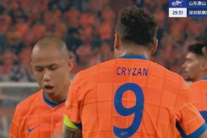 亚博体育平台-进球速度太快了！克雷桑低射破门&amp;与黄政宇siu庆祝，泰山4-0领先